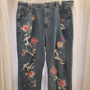 American Eagle embroidered indigo mom jean